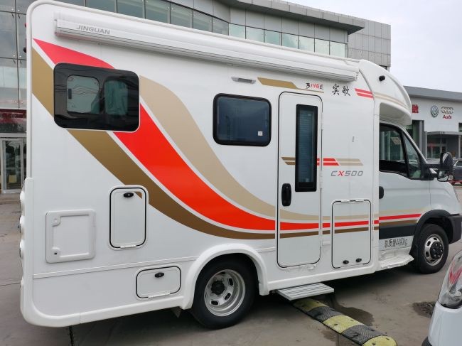 金冠T型房车 奔驰商务级内饰，打造移动中的舒适坐卧体验